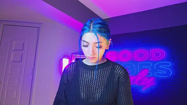 Snapshot of AriaVoss chatting on 12/12/24, 09:04 AriaVoss online show from 12/12/24, 09:04