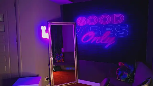 Snapshot of AriaVoss chatting on 12/29/24, 11:29 AriaVoss online show from 12/29/24, 11:29