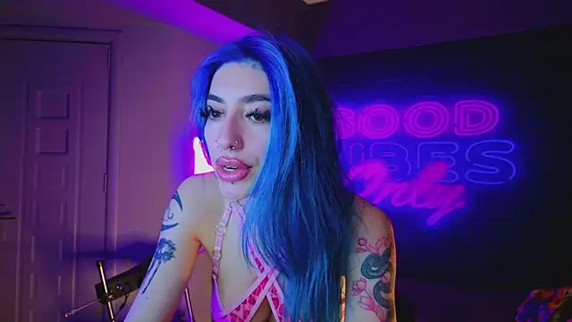 Snapshot of AriaVoss chatting on 01/15/25, 12:41 AriaVoss online show from 01/15/25, 12:41