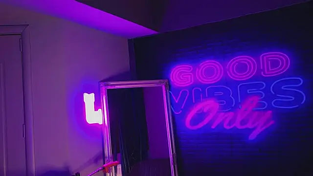 Snapshot of AriaVoss chatting on 01/22/25, 08:28 AriaVoss online show from 01/22/25, 08:28