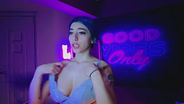 Snapshot of AriaVoss chatting on 01/30/25, 08:42 AriaVoss online show from 01/30/25, 08:42