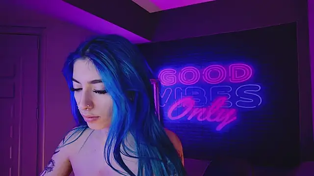 Snapshot of AriaVoss chatting on 02/12/25, 08:18 AriaVoss online show from 02/12/25, 08:18