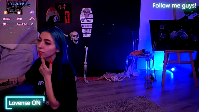 Snapshot of AriaVoss chatting on 10/13/25, 09:04 AriaVoss online show from 10/13/25, 09:04