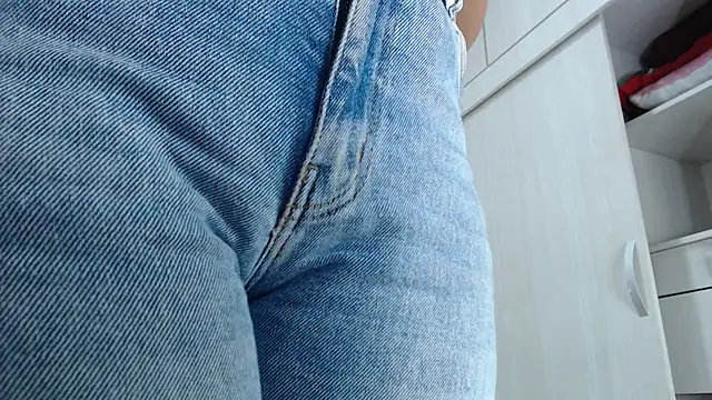 Snapshot of Amelia_Debora_Antonella chatting on 11/16/25, 12:55 Amelia Debora Antonella online show from 11/16/25, 12:55