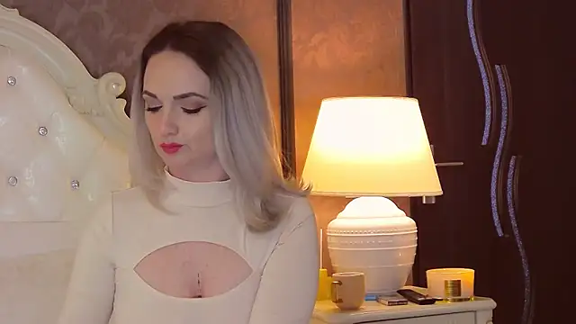 Snapshot of EllianaReese chatting on 03/12/25, 06:29 EllianaReese online show from 03/12/25, 06:29