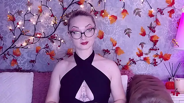 Snapshot of EllianaReese chatting on 10/17/25, 02:26 EllianaReese online show from 10/17/25, 02:26