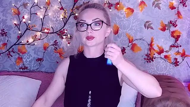 Snapshot of EllianaReese chatting on 11/19/25, 04:01 EllianaReese online show from 11/19/25, 04:01