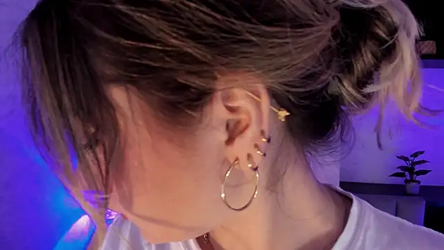 Snapshot of SamantaBone chatting on 01/21/25, 12:36 SamantaBone online show from 01/21/25, 12:36