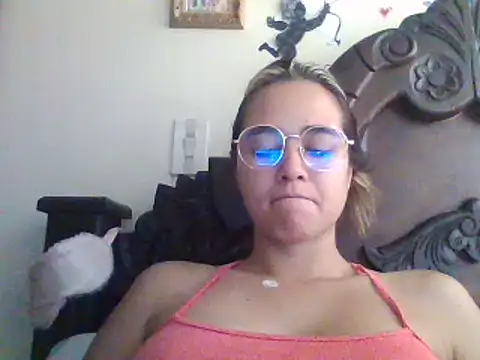 trianabell online show from 03/17/25, 04:33