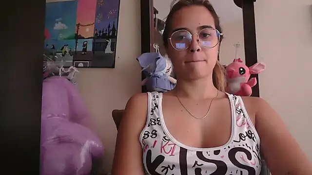 Snapshot of trianabell chatting on 04/18/26, 04:33 trianabell online show from 04/18/26, 04:33
