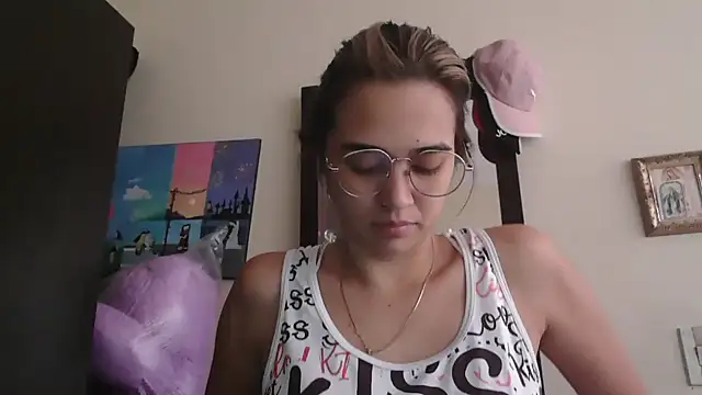Snapshot of trianabell chatting on 04/20/26, 04:10 trianabell online show from 04/20/26, 04:10