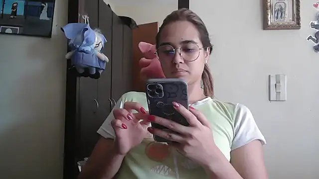 Snapshot of trianabell chatting on 05/09/26, 04:45 trianabell online show from 05/09/26, 04:45