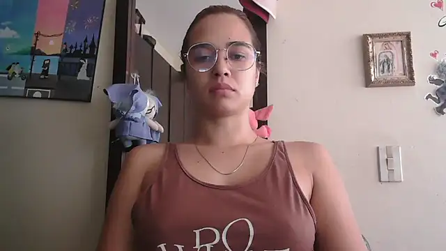 Snapshot of trianabell chatting on 05/10/26, 04:56 trianabell online show from 05/10/26, 04:56