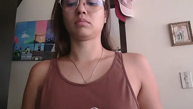 Snapshot of trianabell chatting on 05/16/26, 04:28 trianabell online show from 05/16/26, 04:28