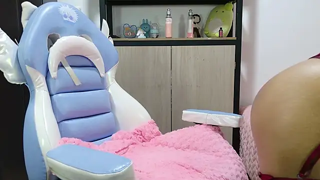 Snapshot of nya_ah chatting on 02/14/25, 08:21 nya ah online show from 02/14/25, 08:21