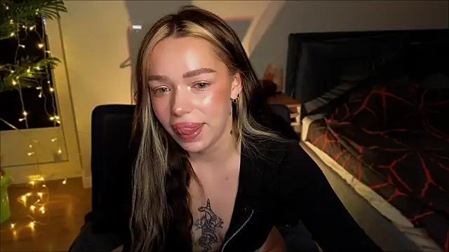 Snapshot of Lily_Yin chatting on 02/19/25, 06:00 Lily Yin online show from 02/19/25, 06:00