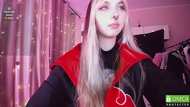 JustMeowGirl online show from 07/11/26, 05:43