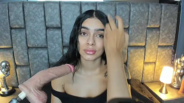 Snapshot of Foxy_Assh_ chatting on 02/16/25, 11:38 Foxy Assh online show from 02/16/25, 11:38