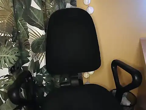 Snapshot of etat_onn chatting on 10/06/25, 10:29 etat onn online show from 10/06/25, 10:29