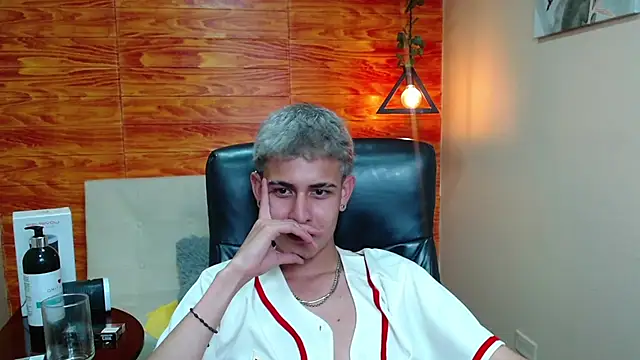 Bastiaan 28 online show from 12/20/24, 07:44