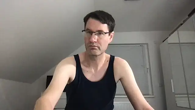 zxzx cam1 online show from 02/01/25, 10:44