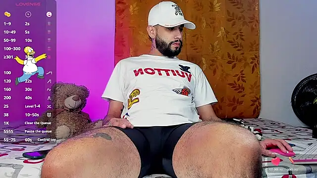 Snapshot of estiben_05 chatting on 12/14/24, 02:42 estiben 05 online show from 12/14/24, 02:42