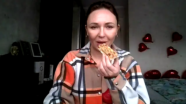 AngelinaLove28 online show from 02/11/26, 07:02