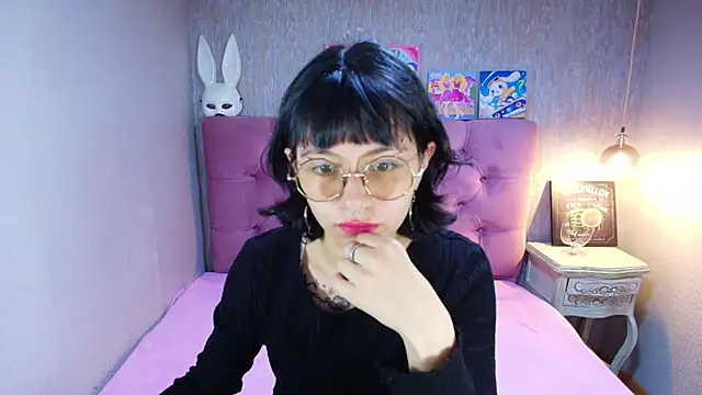 Snapshot of charlottemoonxz chatting on 06/17/26, 05:14 charlottemoonxz online show from 06/17/26, 05:14