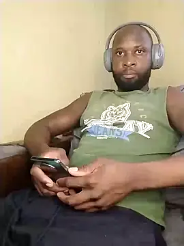 Snapshot of Stallion100 chatting on 12/21/24, 02:26 Stallion100 online show from 12/21/24, 02:26