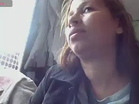 Snapshot of CaroMasha chatting on 12/27/24, 08:07 CaroMasha online show from 12/27/24, 08:07