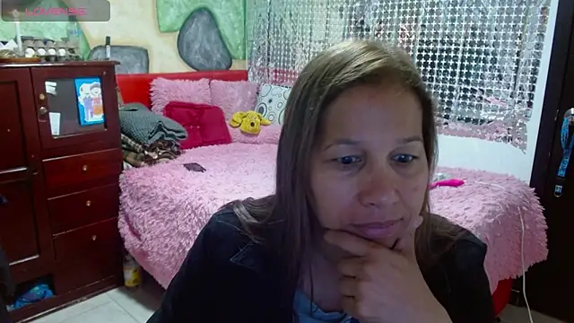 Snapshot of CaroMasha chatting on 12/29/24, 11:07 CaroMasha online show from 12/29/24, 11:07