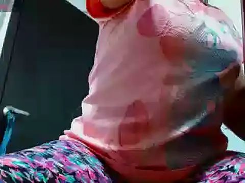 Snapshot of CaroMasha chatting on 01/21/25, 03:21 CaroMasha online show from 01/21/25, 03:21