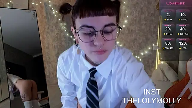 LolyMolli online show from 10/17/25, 10:07