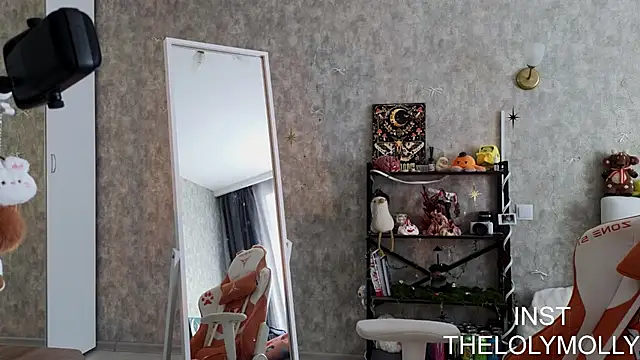 LolyMolli online show from 06/19/26, 10:41