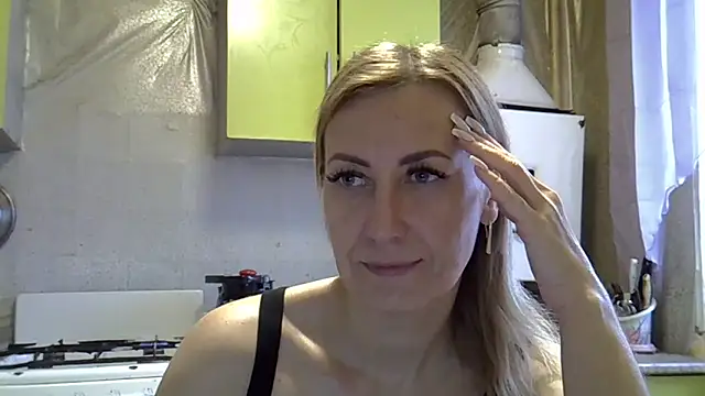 Snapshot of AshleyXHoney chatting on 12/10/24, 06:44 AshleyXHoney online show from 12/10/24, 06:44