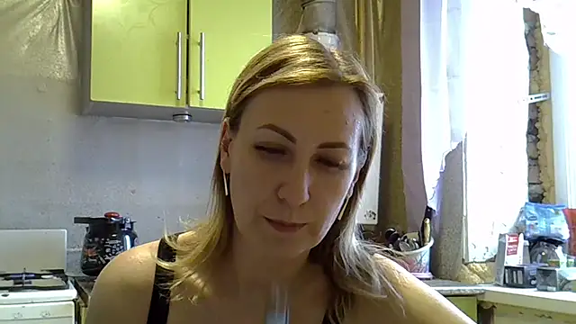 Snapshot of AshleyXHoney chatting on 12/10/24, 10:06 AshleyXHoney online show from 12/10/24, 10:06