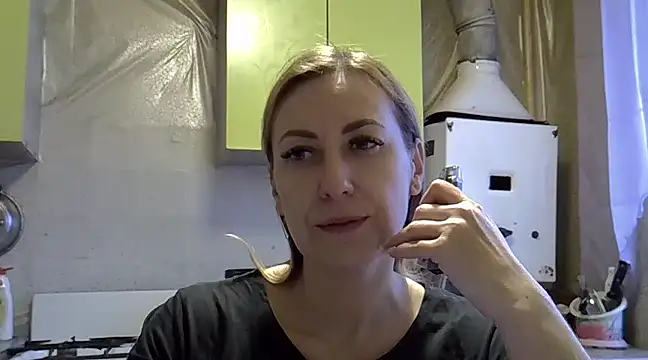 Snapshot of AshleyXHoney chatting on 12/13/24, 12:39 AshleyXHoney online show from 12/13/24, 12:39