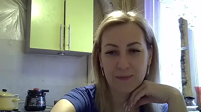 Snapshot of AshleyXHoney chatting on 12/16/24, 06:43 AshleyXHoney online show from 12/16/24, 06:43