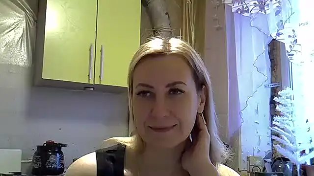 Snapshot of AshleyXHoney chatting on 12/23/24, 06:22 AshleyXHoney online show from 12/23/24, 06:22