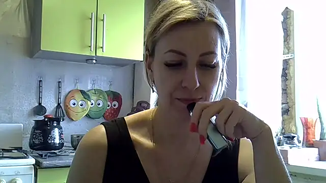 Snapshot of AshleyXHoney chatting on 02/07/25, 11:12 AshleyXHoney online show from 02/07/25, 11:12