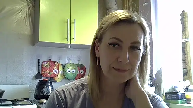 Snapshot of AshleyXHoney chatting on 03/13/25, 07:42 AshleyXHoney online show from 03/13/25, 07:42