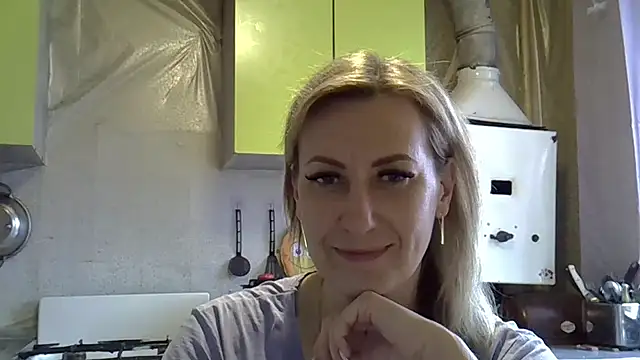 Snapshot of AshleyXHoney chatting on 03/15/25, 06:25 AshleyXHoney online show from 03/15/25, 06:25