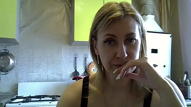 Snapshot of AshleyXHoney chatting on 03/18/25, 09:09 AshleyXHoney online show from 03/18/25, 09:09