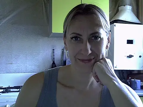 Snapshot of AshleyXHoney chatting on 09/22/25, 10:39 AshleyXHoney online show from 09/22/25, 10:39