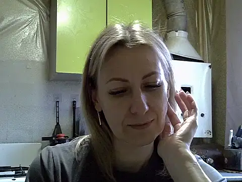 Snapshot of AshleyXHoney chatting on 10/21/25, 07:20 AshleyXHoney online show from 10/21/25, 07:20