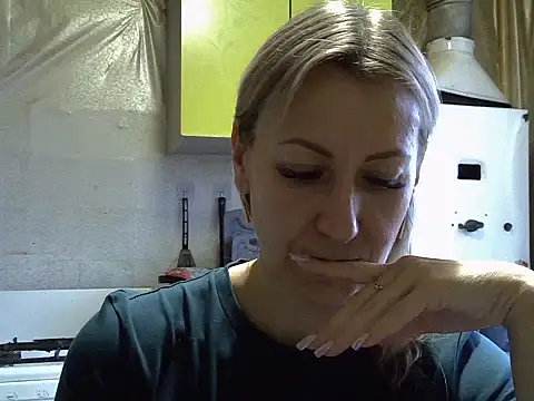 Snapshot of AshleyXHoney chatting on 10/22/25, 07:08 AshleyXHoney online show from 10/22/25, 07:08