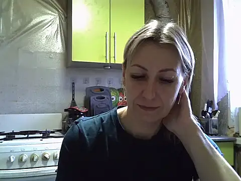 Snapshot of AshleyXHoney chatting on 10/24/25, 06:10 AshleyXHoney online show from 10/24/25, 06:10