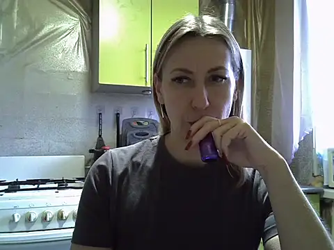 Snapshot of AshleyXHoney chatting on 12/16/25, 07:02 AshleyXHoney online show from 12/16/25, 07:02