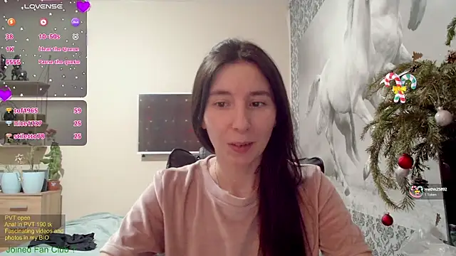 Snapshot of Wowpornoo chatting on 01/01/25, 02:09 Wowpornoo online show from 01/01/25, 02:09