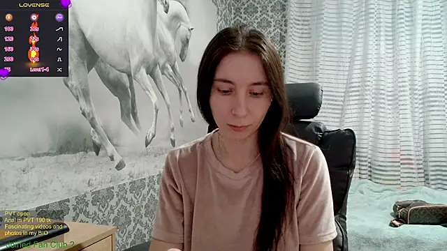 Snapshot of Wowpornoo chatting on 02/18/25, 12:28 Wowpornoo online show from 02/18/25, 12:28